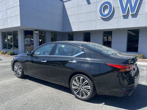 Used 2023 Nissan Altima 2.5 SL FWD image 8