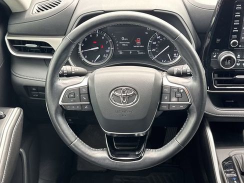 Used 2020 Toyota Highlander XLE FWD image 24