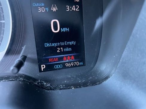 Used 2021 Toyota Corolla LE image 29