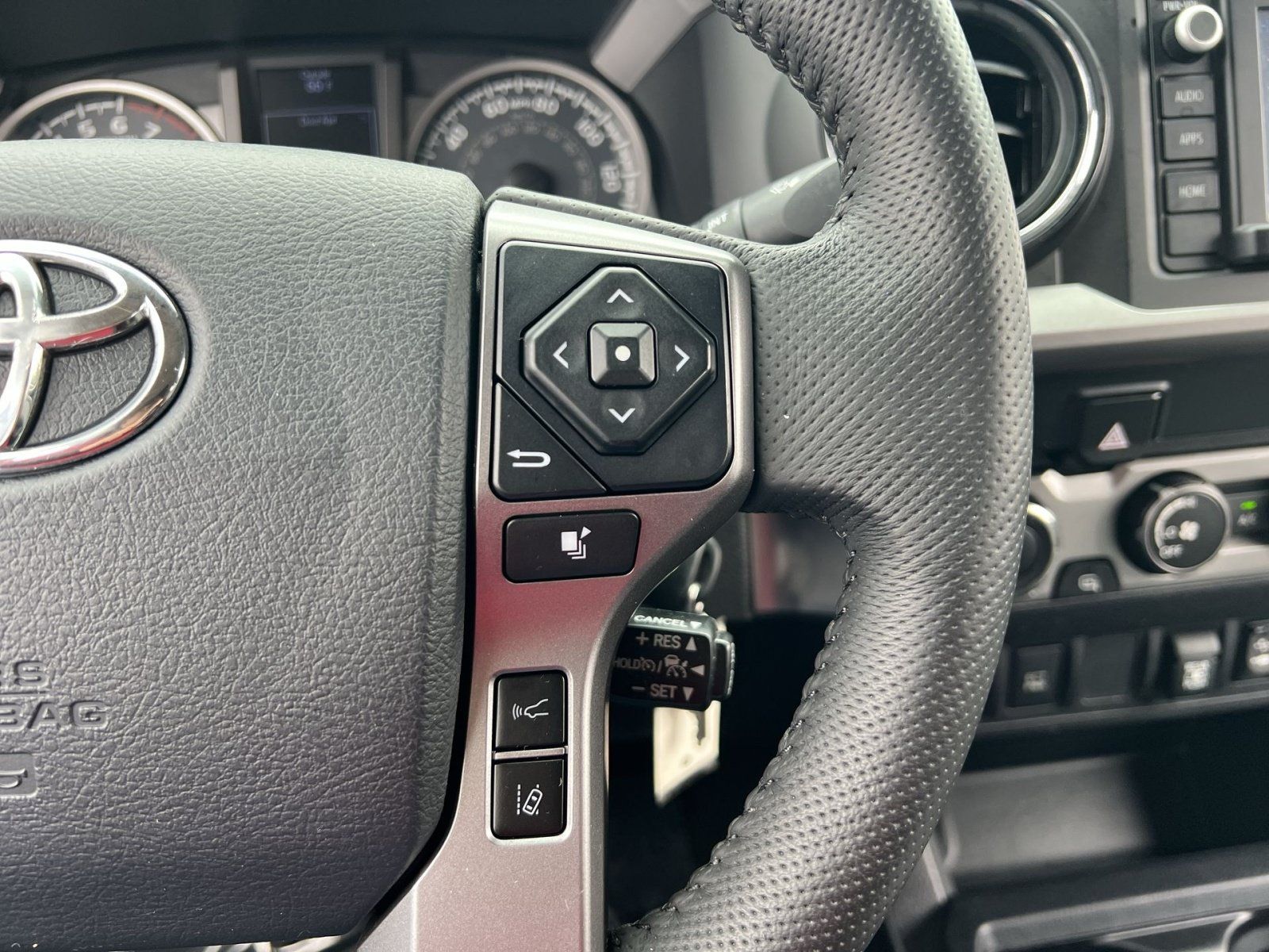 Used 2019 Toyota Tacoma SR5 AWD/4WD image 35