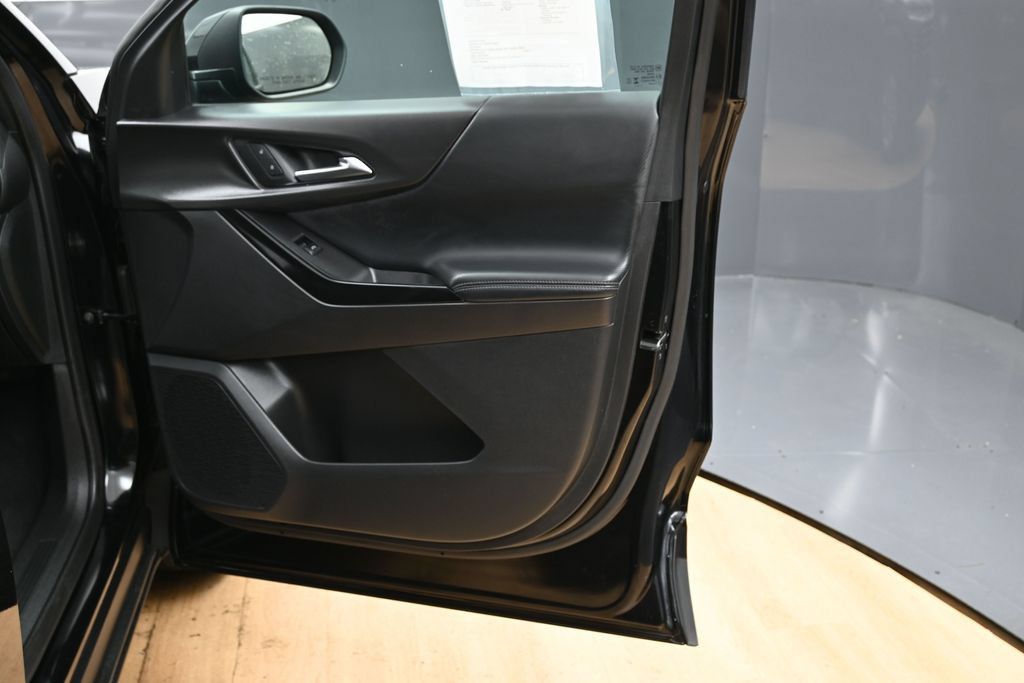 Used 2025 Chevrolet Equinox LT AWD/4WD image 16