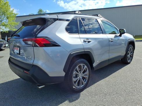 Used 2022 Toyota RAV4 XLE Premium AWD/4WD image 4