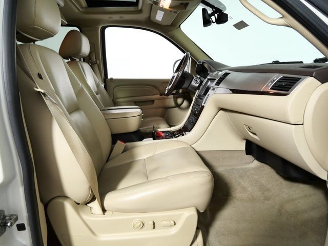 Used 2010 Cadillac Escalade Premium AWD/4WD image 10