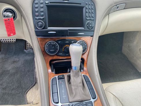 Used 2009 Mercedes-Benz SL 550 w/ Premium I Pkg image 31
