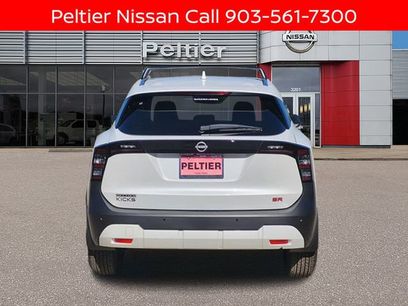 New 2025 Nissan Kicks SR w/ Illumination Package