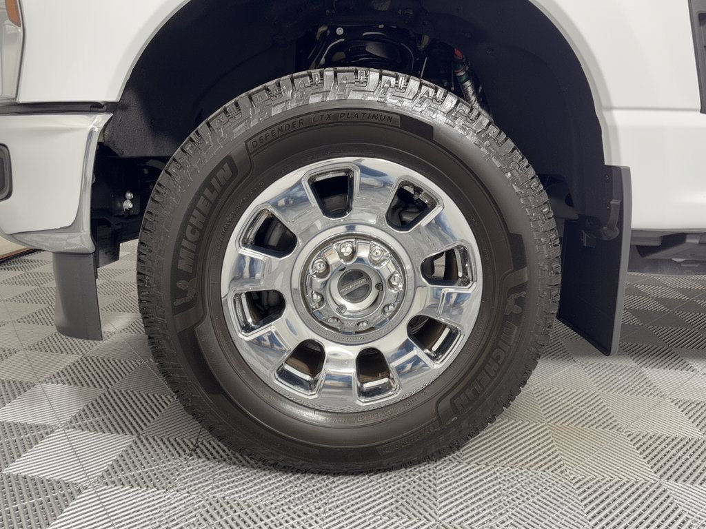 Used 2025 Ford F250 Lariat w/ FX4 Off-Road Package AWD/4WD image 12