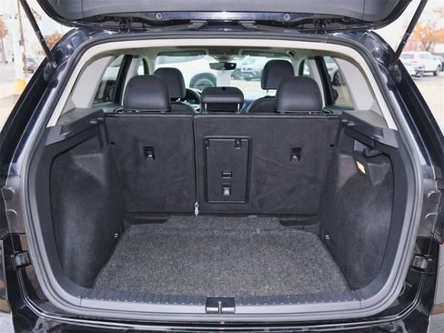 Certified 2022 Volkswagen Taos SE w/ Panoramic Sunroof Package image 10