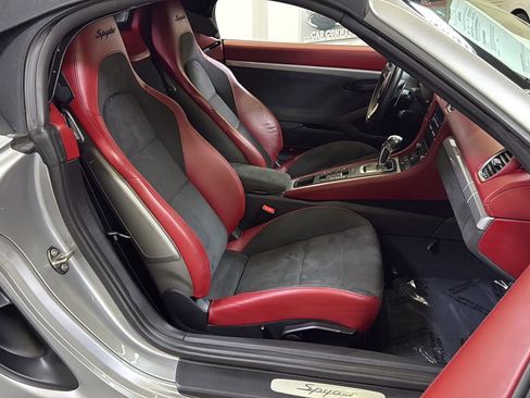 Used 2022 Porsche 718 Boxster Spyder RWD image 23