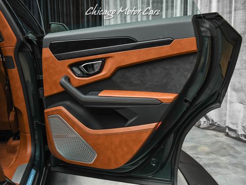 Used 2021 Lamborghini Urus AWD/4WD image 36