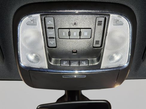 Used 2021 Jeep Grand Cherokee Limited image 18