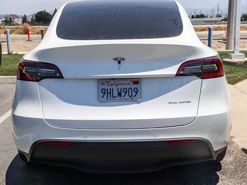 Used 2021 Tesla Model Y Long Range AWD/4WD image 9