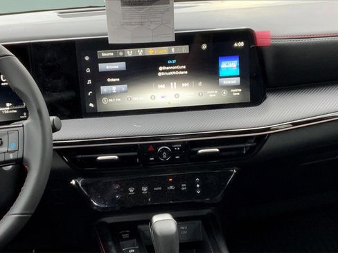 New 2025 Nissan Kicks SR image 8