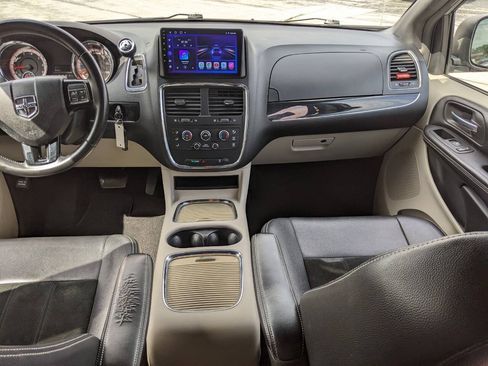 Used 2017 Dodge Grand Caravan SXT FWD image 15