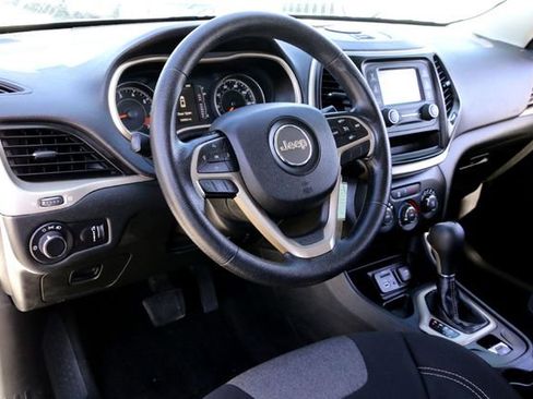 Used 2015 Jeep Cherokee Sport image 9