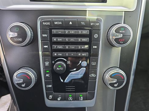 Used 2017 Volvo XC60 T6 R-Design w/ Climate Package image 28