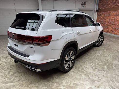 Used 2024 Volkswagen Atlas SE w/ Panoramic Sunroof Package image 5