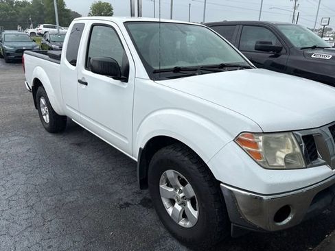 Used 2011 Nissan Frontier SV AWD/4WD image 7