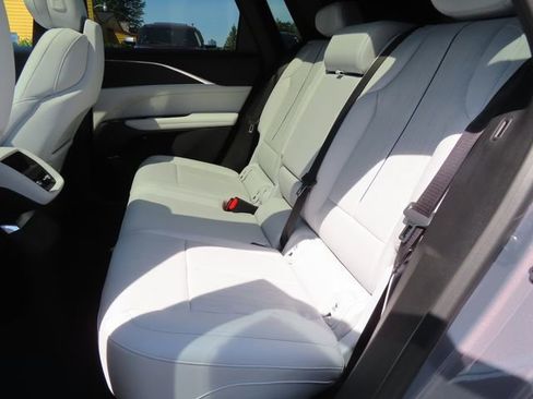 Used 2024 Cadillac Lyriq Luxury AWD/4WD image 35