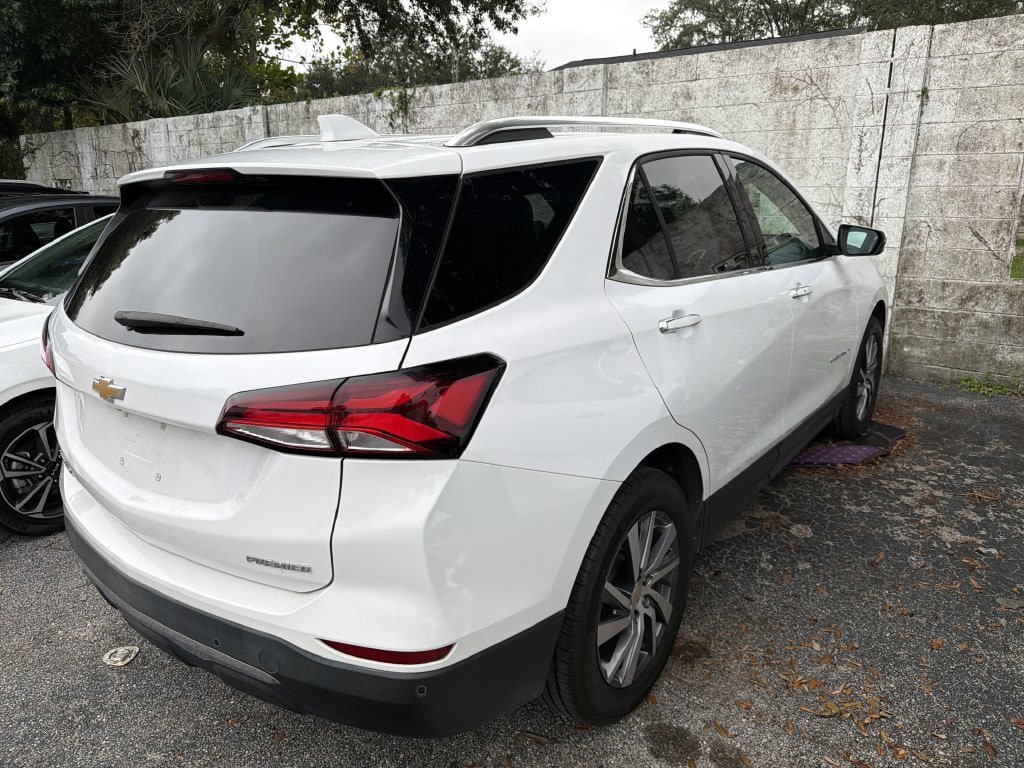 Used 2024 Chevrolet Equinox Premier FWD image 3