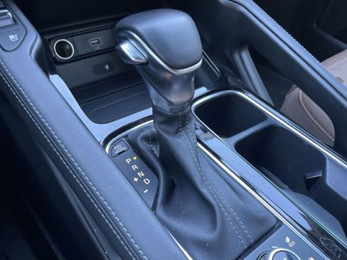 Certified 2022 Kia Telluride SX w/ SX Prestige Package image 28