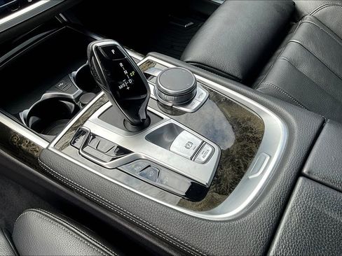 Used 2022 BMW 740i w/ M Sport Package image 17