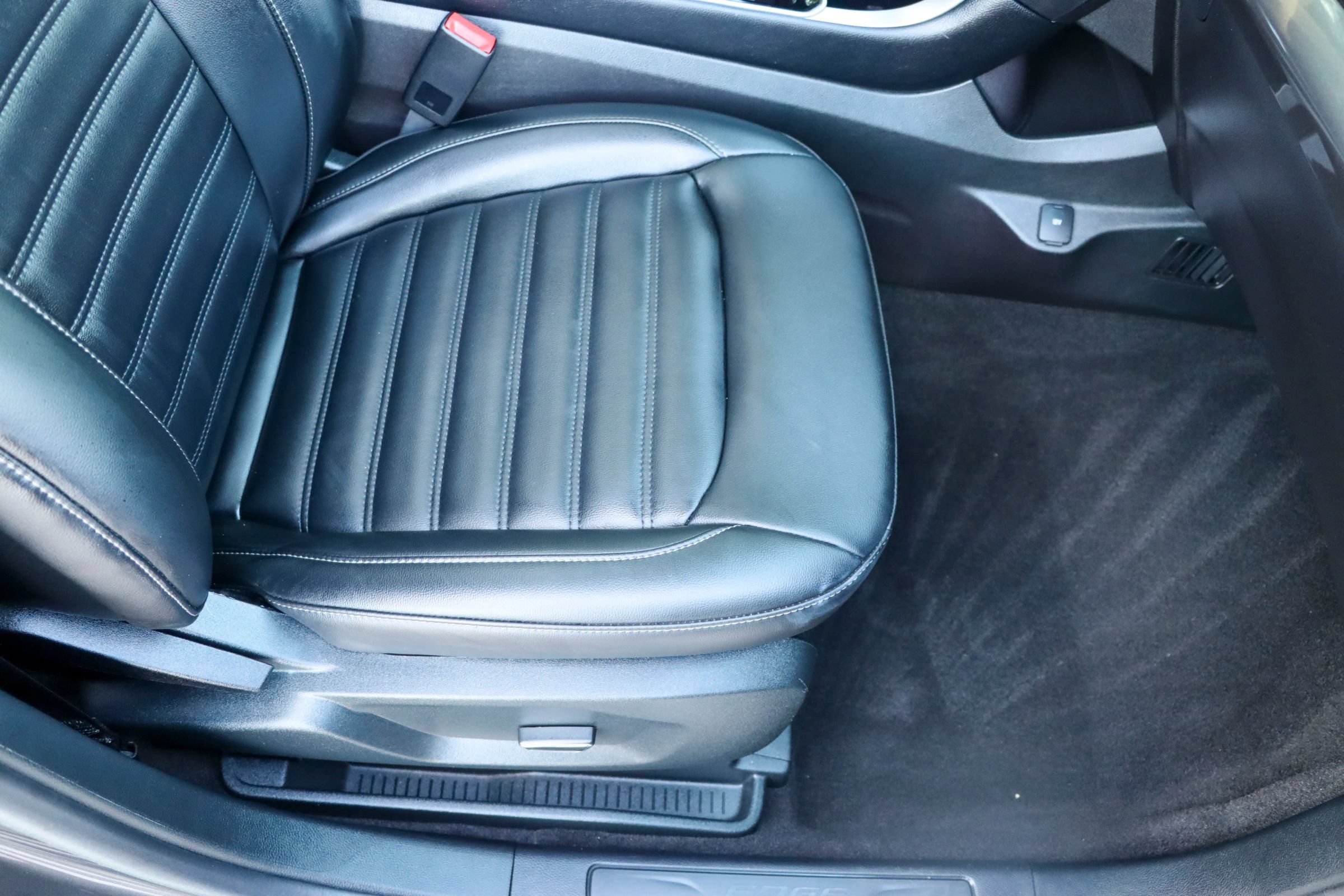 Used 2019 Ford Edge SEL w/ Equipment Group 201A FWD image 22