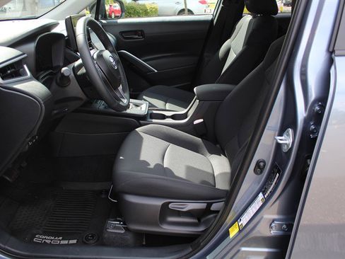 Used 2026 Toyota Corolla Cross LE FWD image 17
