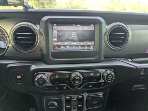 Used 2021 Jeep Wrangler Unlimited Sport AWD/4WD image 10