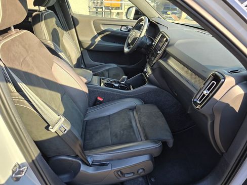 Used 2021 Volvo XC40 T5 R-Design w/ Climate Package image 12