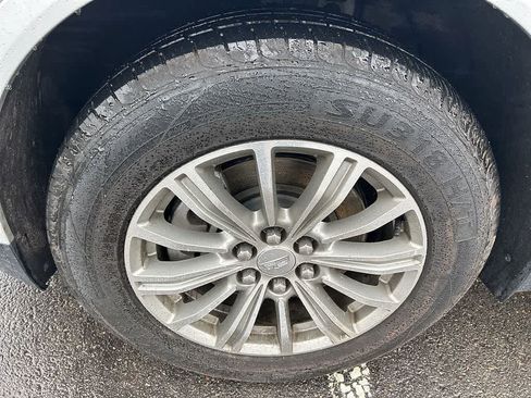 Used 2017 Cadillac XT5 Luxury w/ Driver Awareness Package image 11