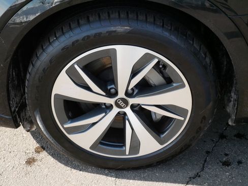 Used 2024 Audi Q8 e-tron Premium Plus AWD/4WD image 15