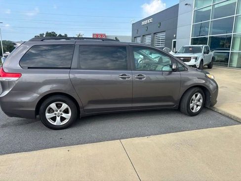 Used 2012 Toyota Sienna LE FWD image 12