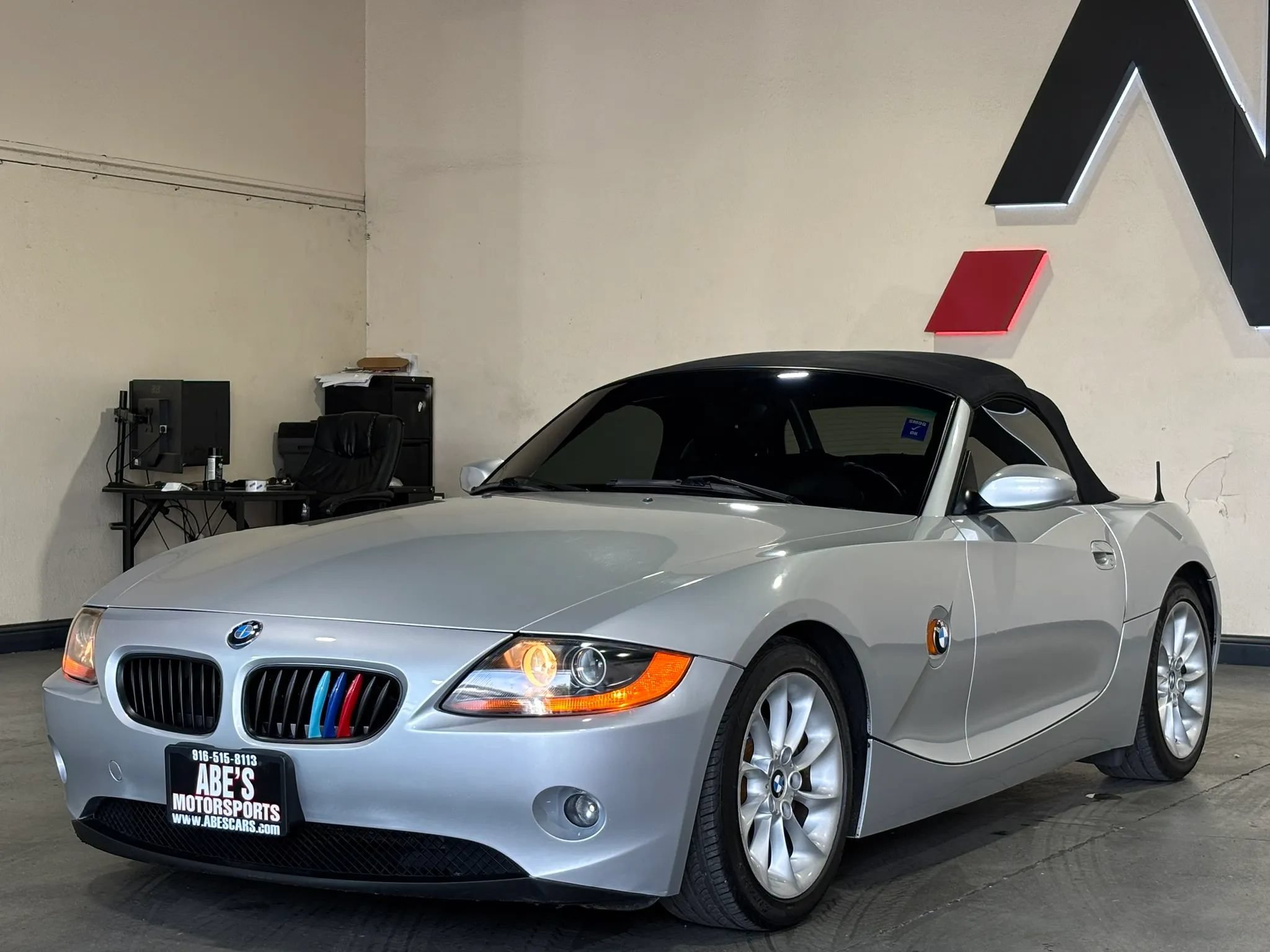 Used 2003 BMW Z4 2.5i RWD image 1
