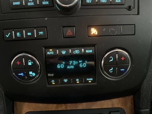 Used 2010 Buick Enclave CXL AWD/4WD image 40