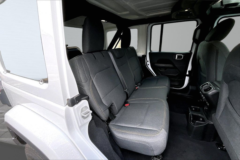 Used 2026 Jeep Wrangler Unlimited Sahara AWD/4WD image 18