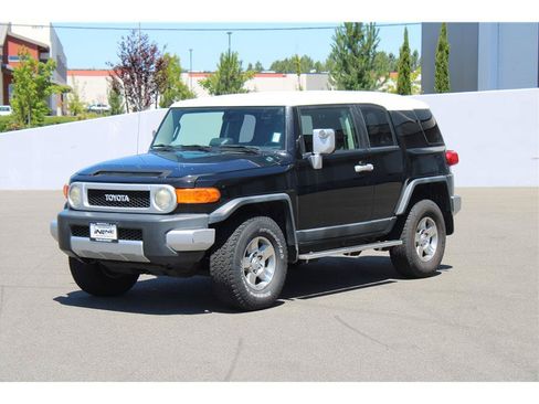Used 2010 Toyota FJ Cruiser 4WD image 1