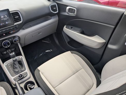New 2025 Hyundai Venue SEL image 19