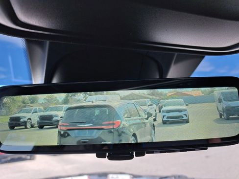 Used 2024 RAM 1500 Laramie image 19