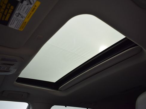 Used 2022 Toyota Highlander XLE image 21