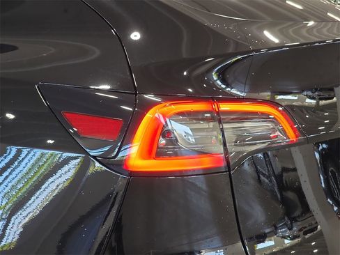 Used 2023 Tesla Model Y Long Range image 30