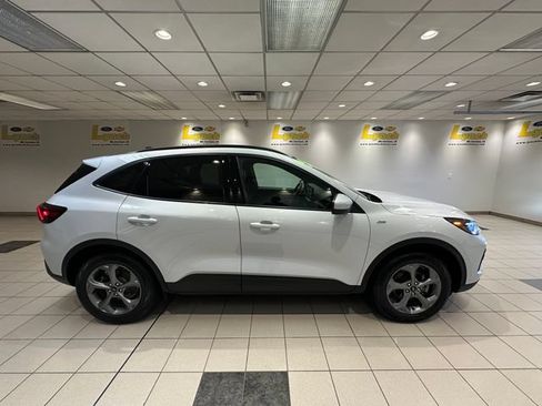 Certified 2025 Ford Escape ST-Line Select w/ Tech Pack #1 AWD/4WD image 3