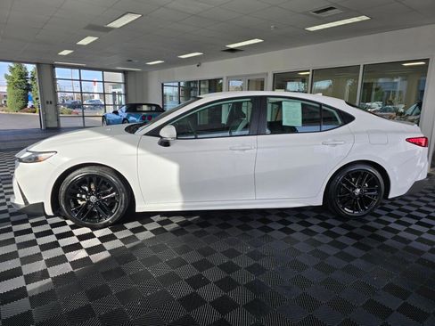 Used 2025 Toyota Camry SE image 52