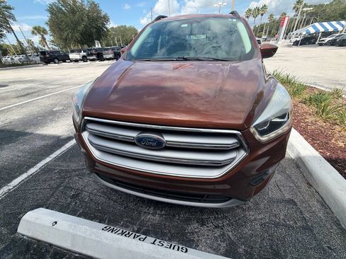 Used 2017 Ford Escape SE w/ Equipment Group 201A FWD image 3