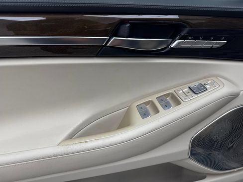 Used 2017 Genesis G90 3.3T Premium RWD image 36