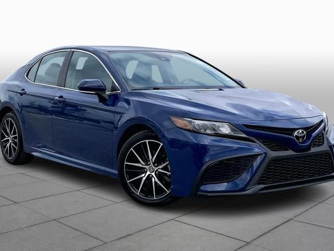 Used 2024 Toyota Camry SE image 2