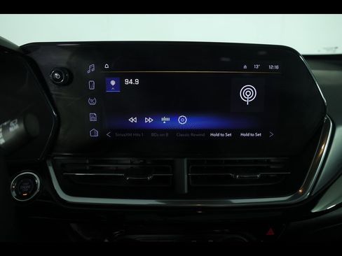 Used 2024 Chevrolet Trax RS w/ Sunroof Package image 23