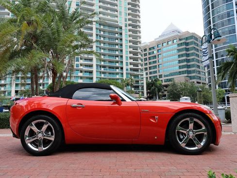 Used 2008 Pontiac Solstice GXP w/ Premium Package RWD image 26