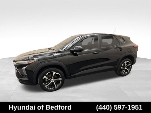 Used 2025 Chevrolet Trax RS w/ Sunroof Package FWD image 8