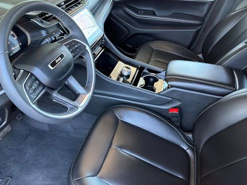Used 2023 Jeep Grand Cherokee L Limited AWD/4WD image 10