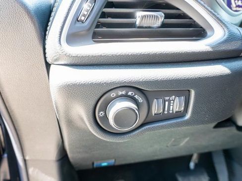 New 2027 Chrysler Pacifica Select FWD image 16